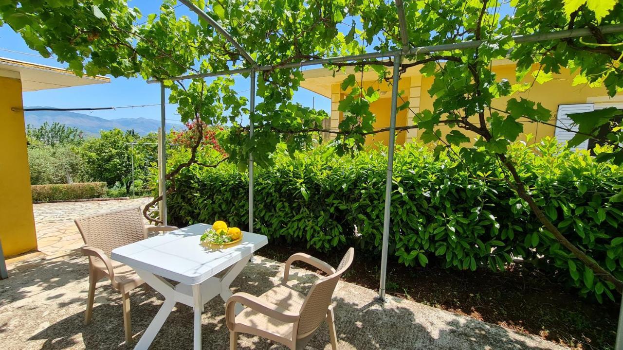 Village Home Next To The Sea Sarande Exterior photo