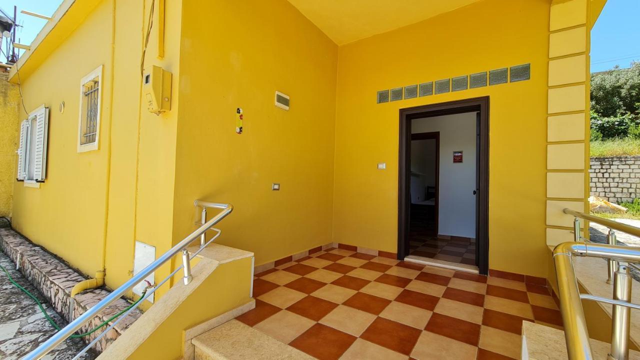 Village Home Next To The Sea Sarande Exterior photo