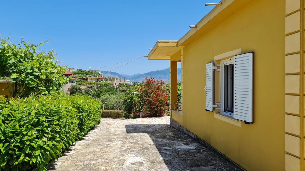 Village Home Next To The Sea Sarande Exterior photo